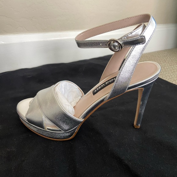 Nine West Platform Heels, Size 5.5 - Picture 2 of 4
